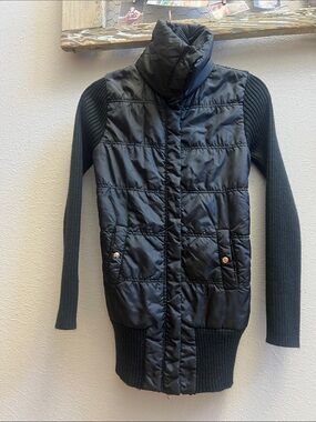 take out Black Quilted Puffer Jacket with Knit Sleeves